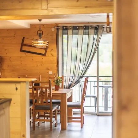 Les Balcons Montagnards アパート *